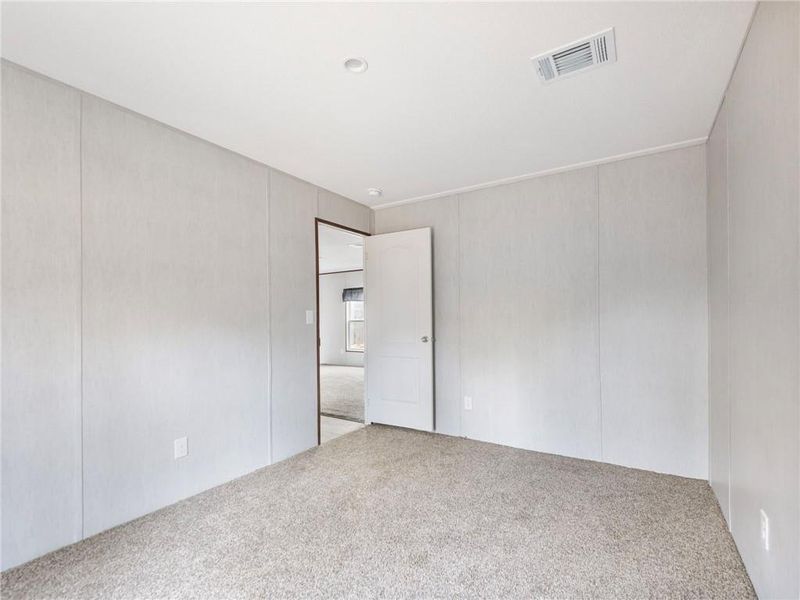 Spacious, unfurnished interior of a new home in , Lula (Image 27).