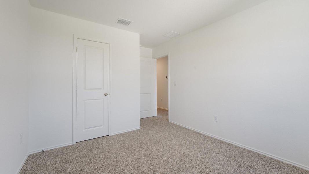 Spacious, unfurnished interior of a new home in Durango, Mustang Ridge (Image 12).