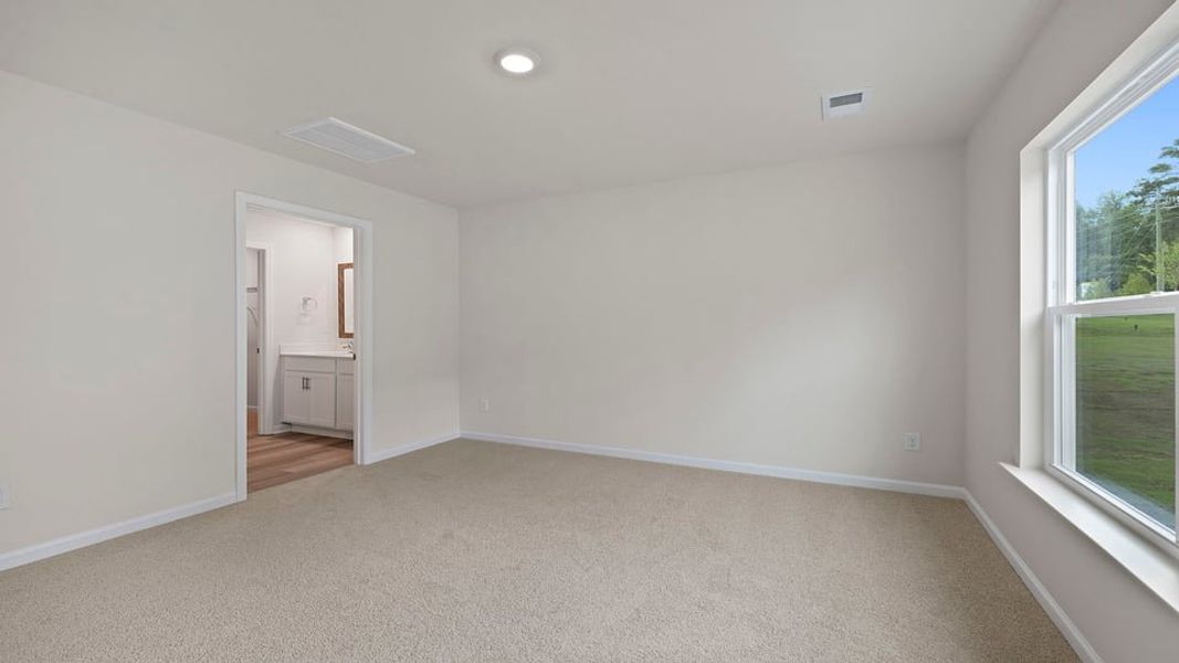 Spacious, unfurnished interior of a new home in Cedar Gap, Fountain Inn (Image 26).