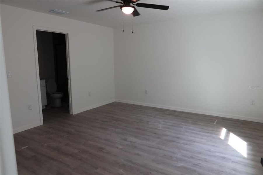 Spacious, unfurnished interior of a new home in , Summerfield (Image 10).