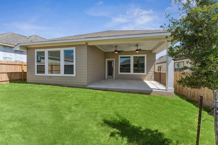 Exterior details and patio area of a home in Ladera - High Point 45', San Antonio (Image 3).