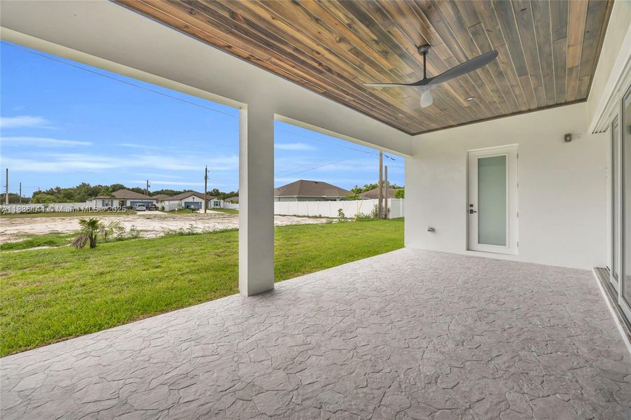 Exterior details and patio area of a home in , Port St. Lucie (Image 3).