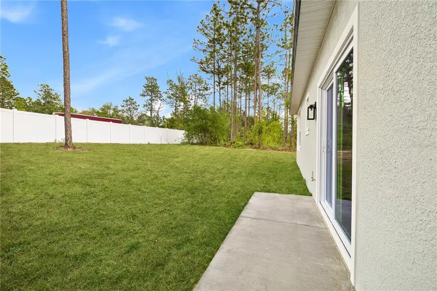 Exterior details and patio area of a home in , Citrus Springs (Image 4).