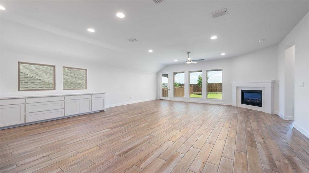 Spacious, unfurnished interior of a new home in Talon Hills 60'/70', Fort Worth (Image 22).