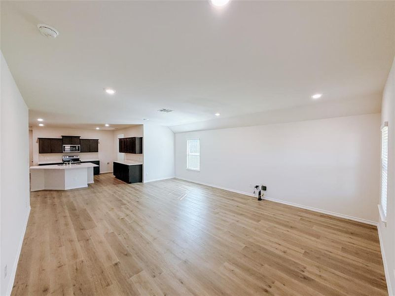 Spacious, unfurnished interior of a new home in Stonehaven, Caddo Mills (Image 20).