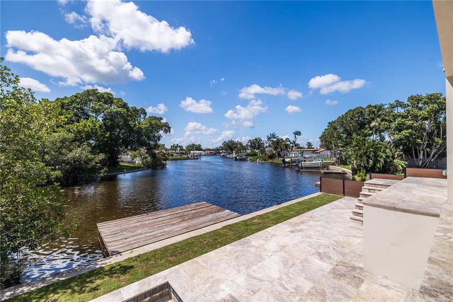 Exterior details and patio area of a home in , St. Petersburg (Image 4).