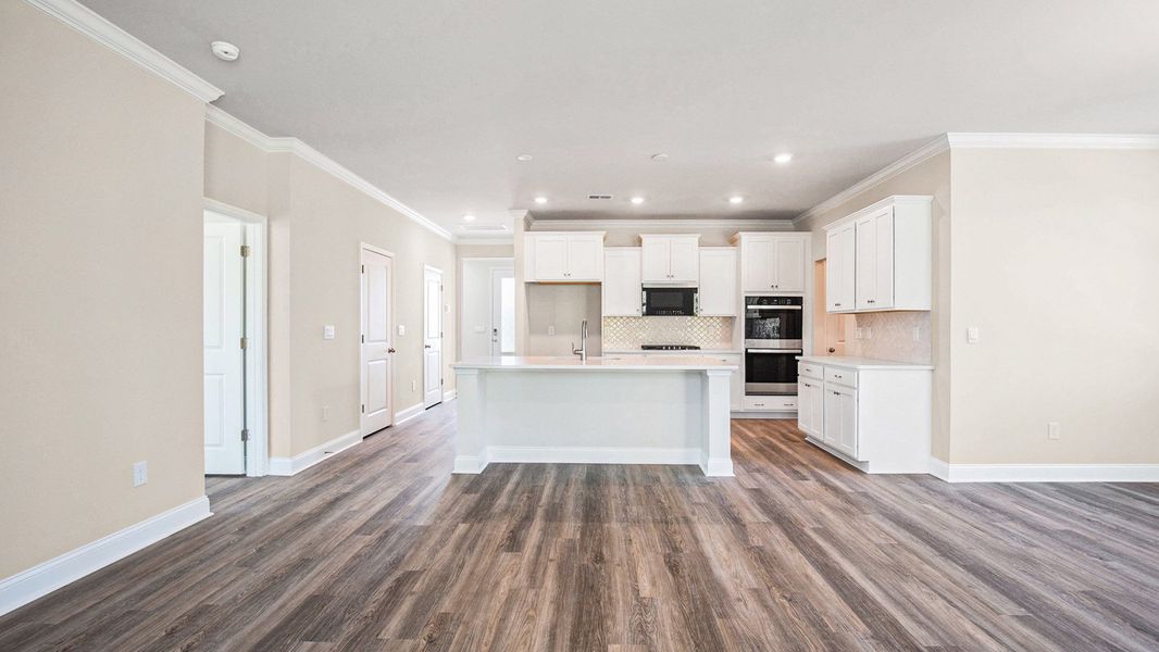 Spacious, unfurnished interior of a new home in Belle Park, North Myrtle Beach (Image 11).