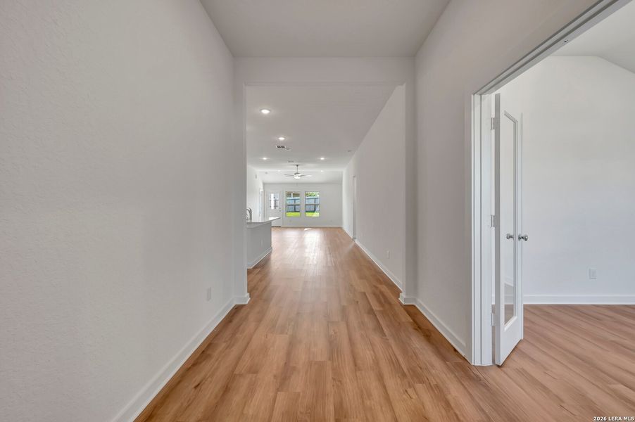 Spacious, unfurnished interior of a new home in Cinco Lakes, San Antonio (Image 32). Spacious, unfurnished interior of a new home in Cinco Lakes, San Antonio (Image 32).
