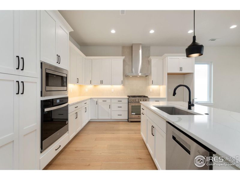 Stainless appliances and gas range