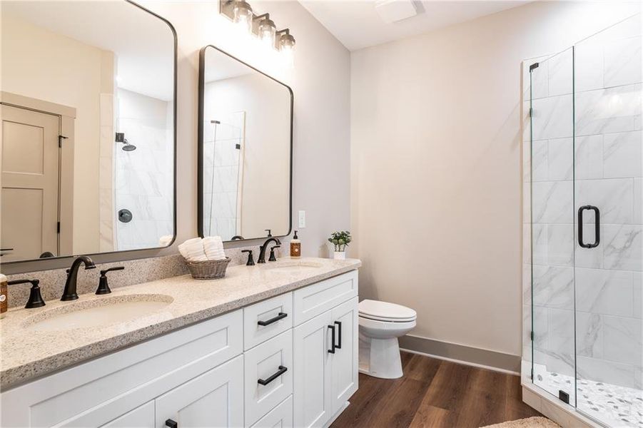 Furnished interior view inside a new home in , Jasper (Image 7).
