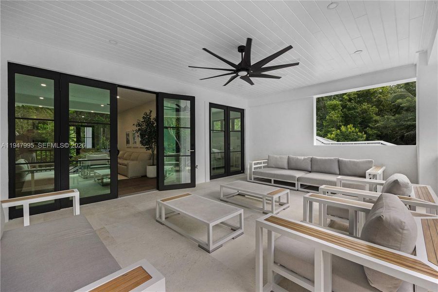 Exterior details and patio area of a home in , Key Largo (Image 3).