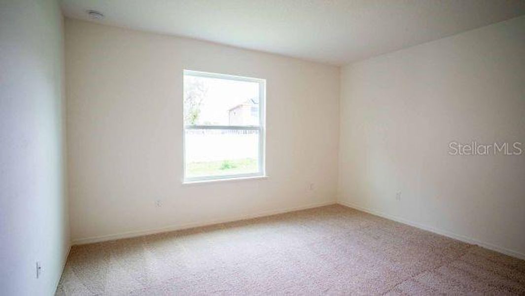 Spacious, unfurnished interior of a new home in Oakhaven Walk, Gainesville (Image 10).