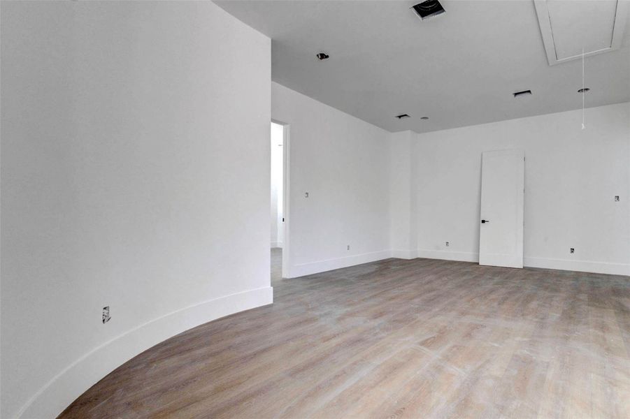 Spacious, unfurnished interior of a new home in , Spring (Image 21).