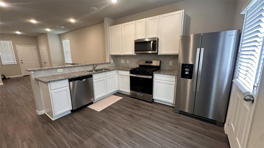 Furnished interior view inside a new home in Hunter's Creek, Huntsville (Image 10).