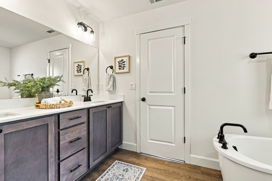Furnished interior view inside a new home in Upland Meadows, Hermiston (Image 11).