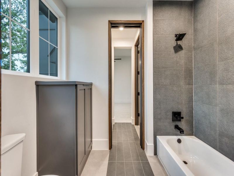 Furnished interior view inside a new home in , Dallas (Image 10).