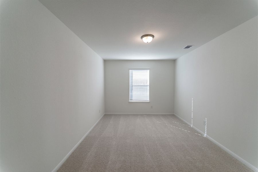 Spacious, unfurnished interior of a new home in Lago Mar, Texas City (Image 41).