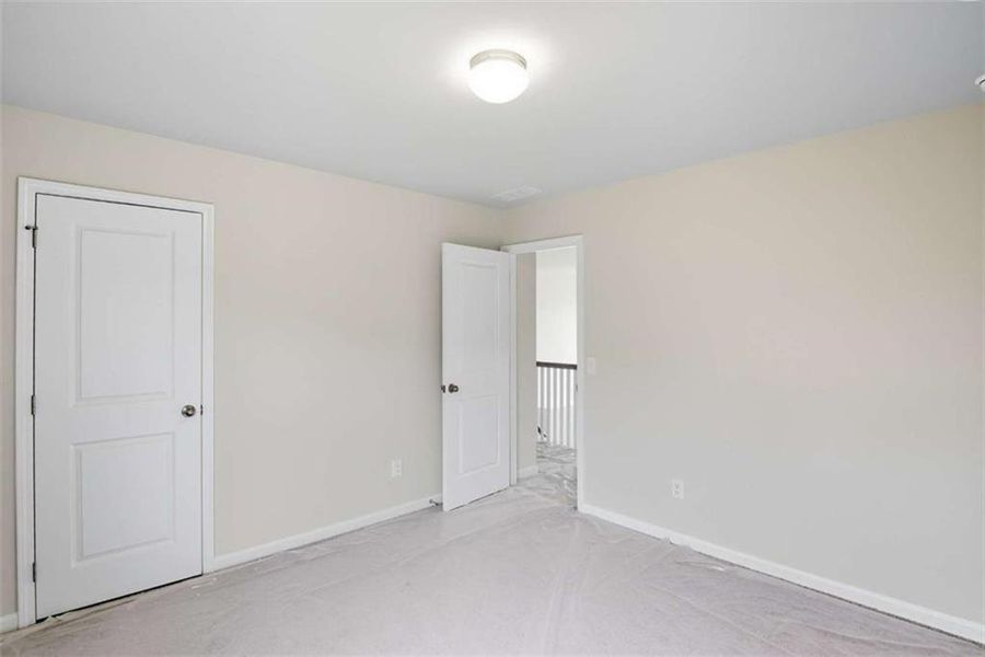 Spacious, unfurnished interior of a new home in Creekside Landing, Dallas (Image 30).