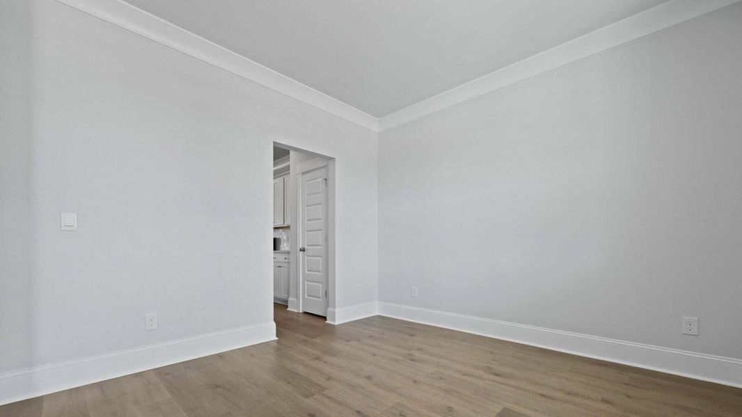 Spacious, unfurnished interior of a new home in Sheep Island, Summerville (Image 8).