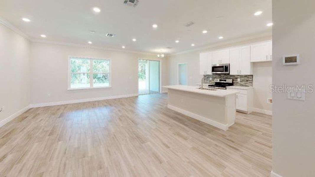 Spacious, unfurnished interior of a new home in , Venice (Image 9).