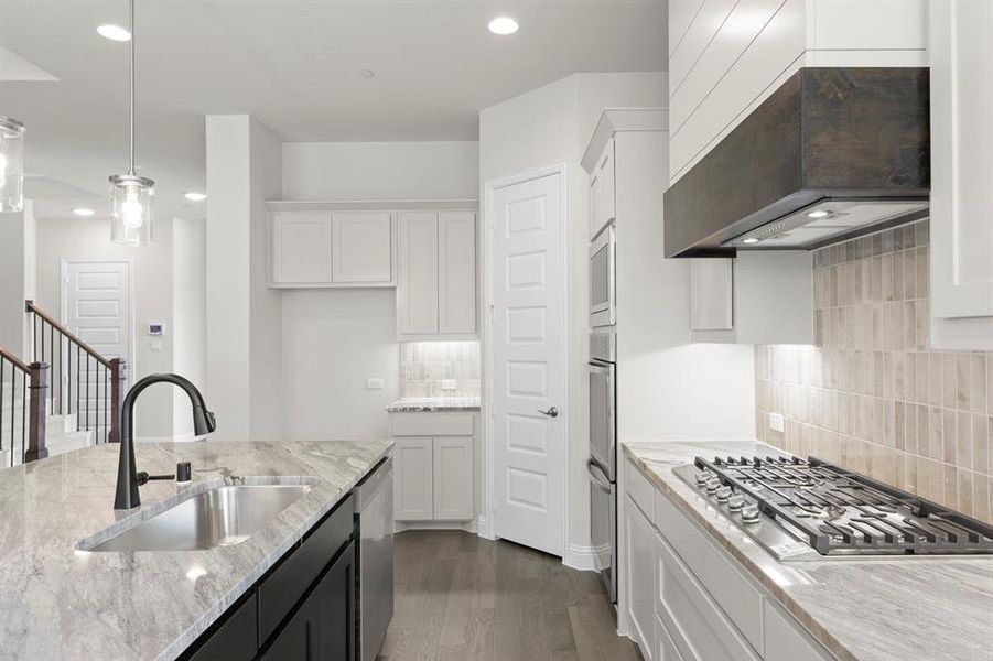 12. 708 Splendor - Kitchen (3)