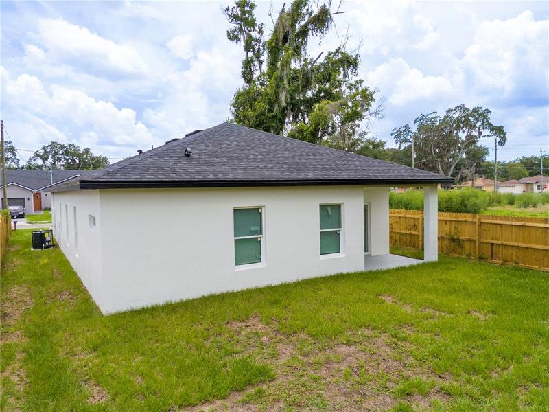 Exterior details and patio area of a home in , Orlando (Image 27).