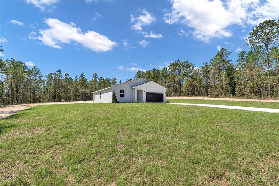 Front exterior of a new home in , Dunnellon, FL, highlighting curb appeal (Image 23).