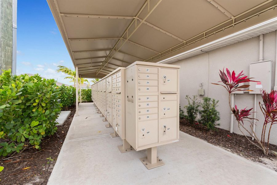 Exterior details and patio area of a home in , Fort Pierce (Image 3).