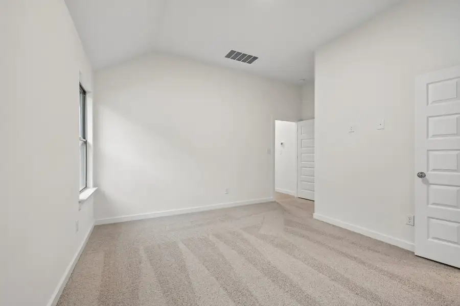 Spacious, unfurnished interior of a new home in Riviera Pines, Huffman (Image 23).