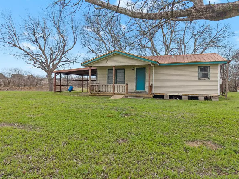 Exterior details and patio area of a home in , Hillsboro (Image 9).