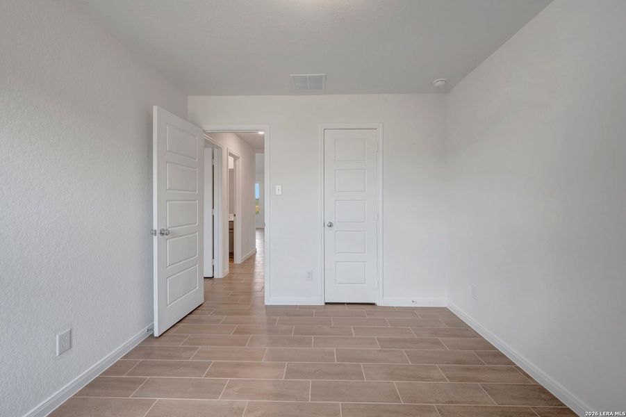 Spacious, unfurnished interior of a new home in Chaparral Ranch, Floresville (Image 26).