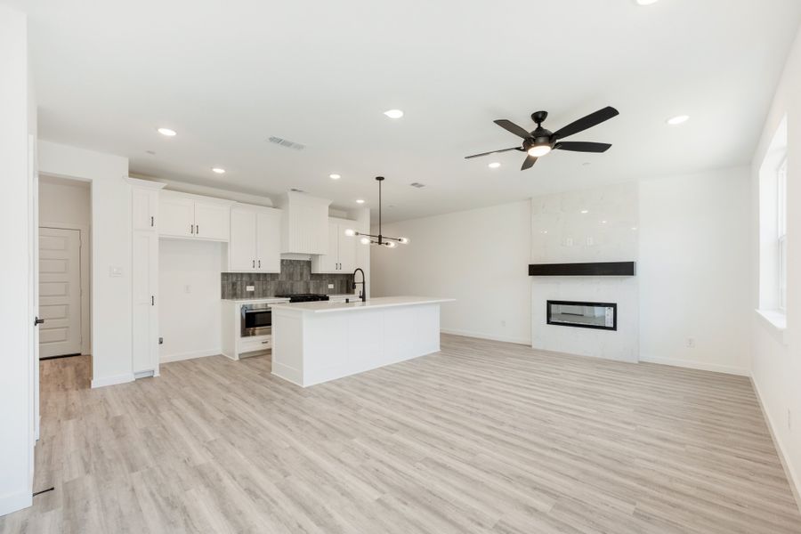 Spacious, unfurnished interior of a new home in Woodbridge Townhomes, Wylie (Image 23).