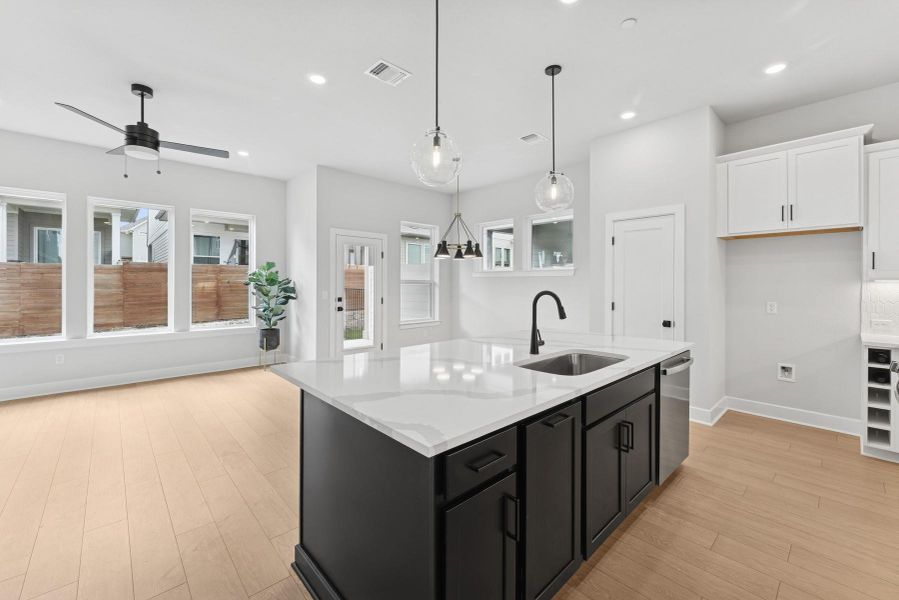 Kitchen - Family Room Kitchen - Family Room