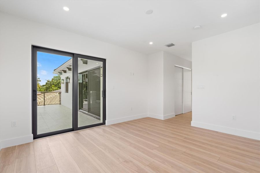 2nd bedroom with balcony access