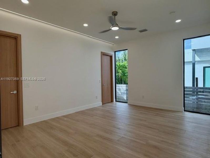 Spacious, unfurnished interior of a new home in , Fort Lauderdale (Image 42).