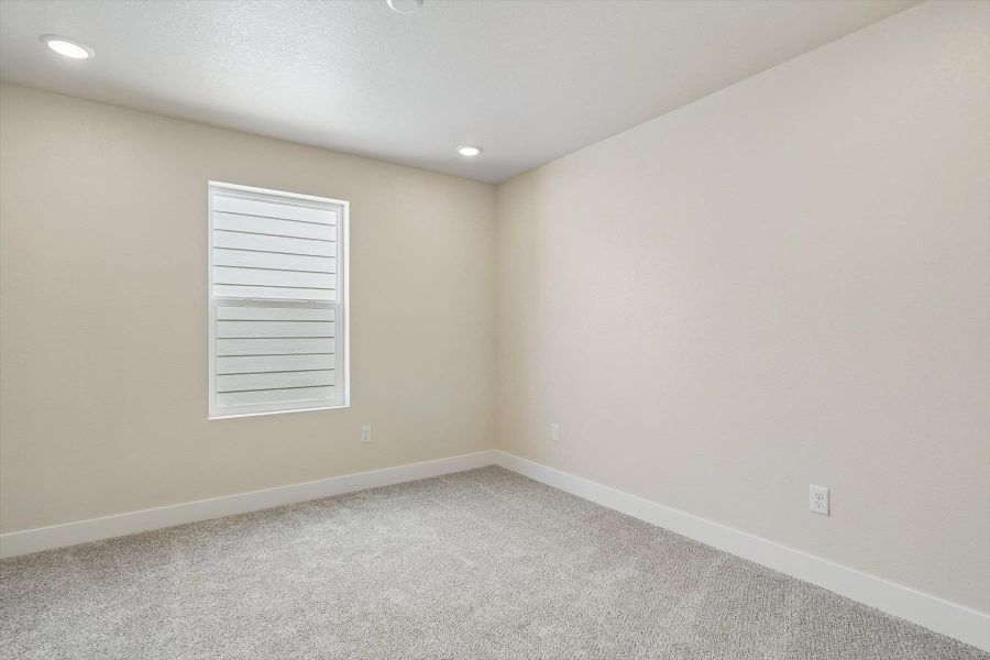 Spacious, unfurnished interior of a new home in Pony Park, Colorado Springs (Image 15).