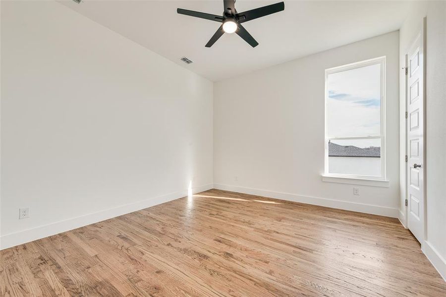 Spacious, unfurnished interior of a new home in , Dallas (Image 36).