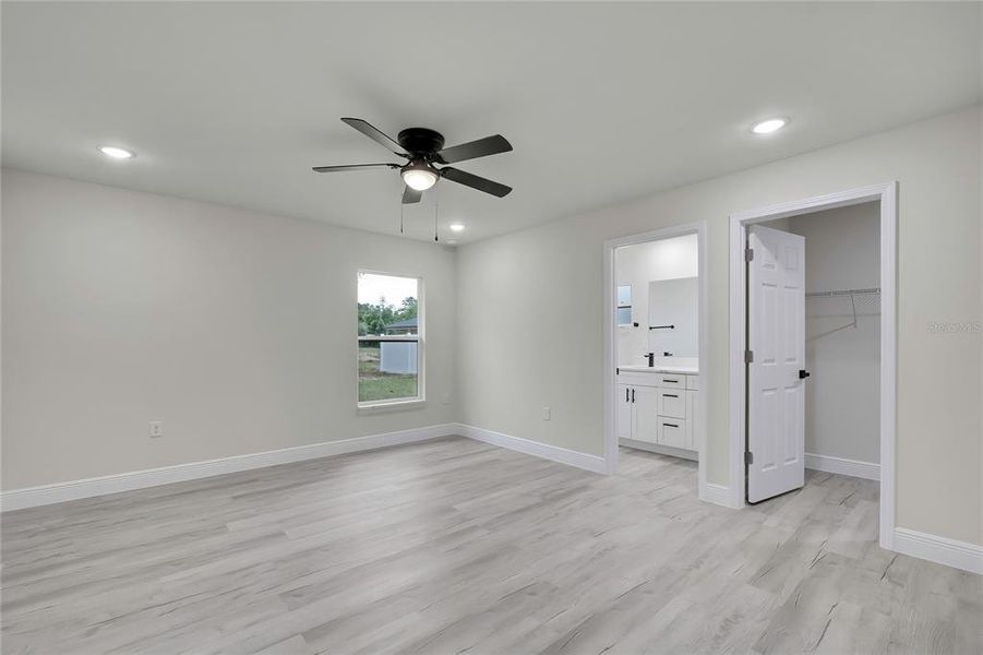 Spacious, unfurnished interior of a new home in , Dunnellon (Image 10).
