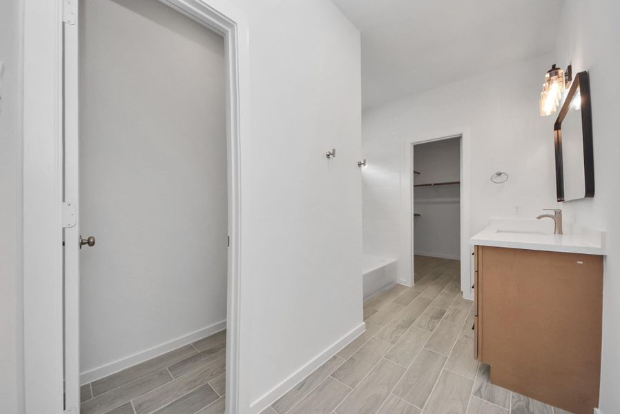 Spacious, unfurnished interior of a new home in , Hempstead (Image 24). Spacious, unfurnished interior of a new home in , Hempstead (Image 24).