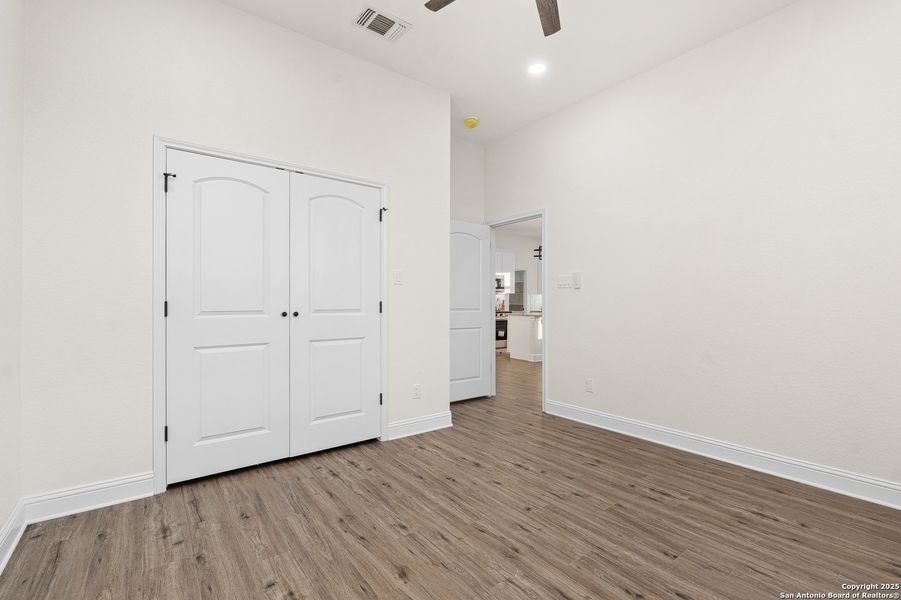 Spacious, unfurnished interior of a new home in , La Vernia (Image 33).