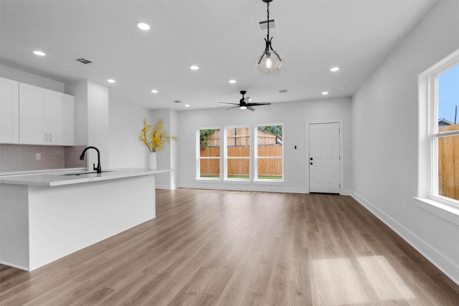 Spacious, unfurnished interior of a new home in , Houston (Image 31).