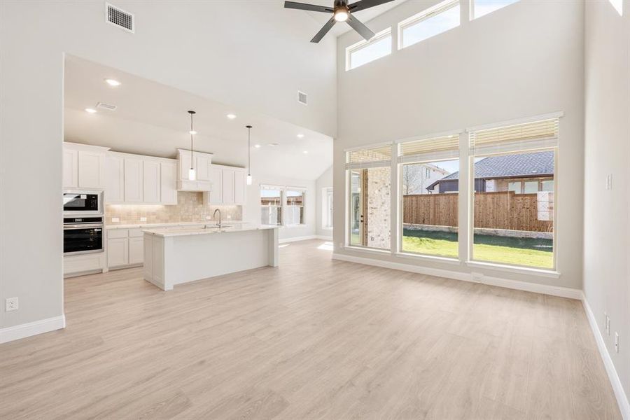 Spacious, unfurnished interior of a new home in Creekview Meadows, Pilot Point (Image 36). Spacious, unfurnished interior of a new home in Creekview Meadows, Pilot Point (Image 36).