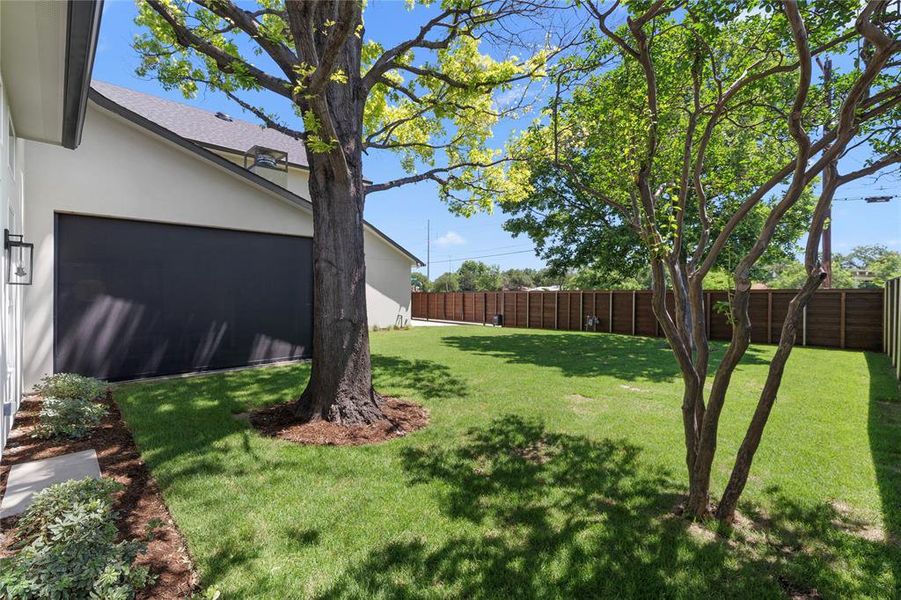 Exterior details and patio area of a home in , Dallas (Image 24).