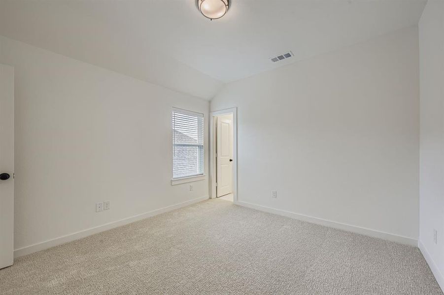 Spacious, unfurnished interior of a new home in Sweetgrass 50s, Haslet (Image 18).