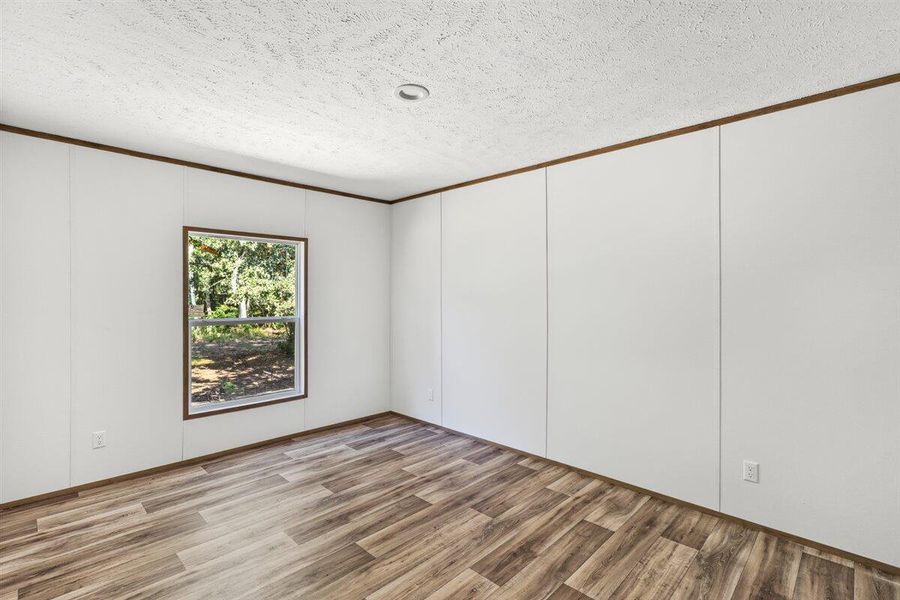 Spacious, unfurnished interior of a new home in , Cordesville (Image 32).