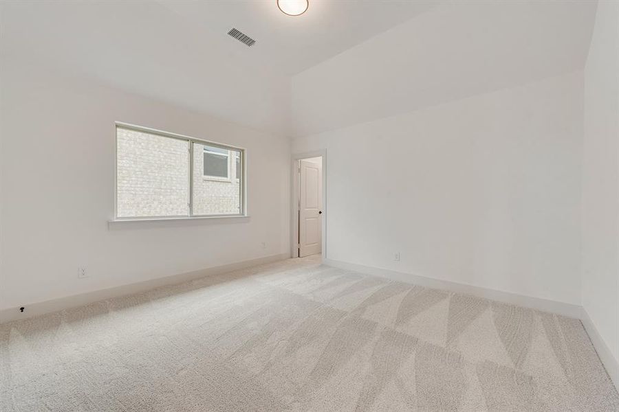 Spacious, unfurnished interior of a new home in Hillside Village, Celina (Image 30).