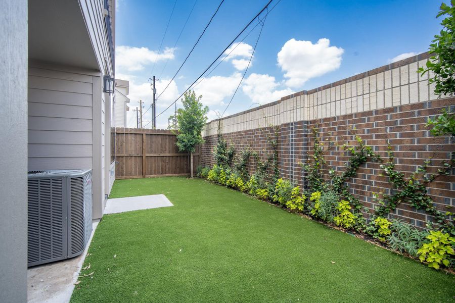 Exterior details and patio area of a home in Spring Valley Creek, Houston (Image 22).