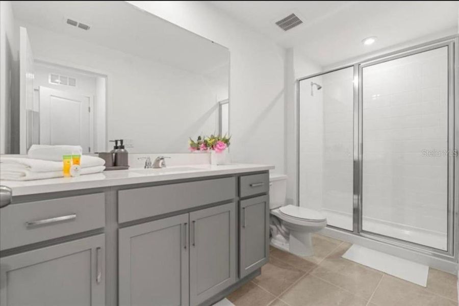 Furnished interior view inside a new home in , Kissimmee (Image 7).