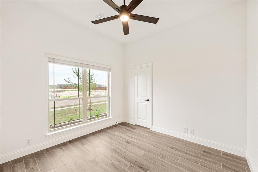 Spacious, unfurnished interior of a new home in Glenbrook, Red Oak (Image 28).