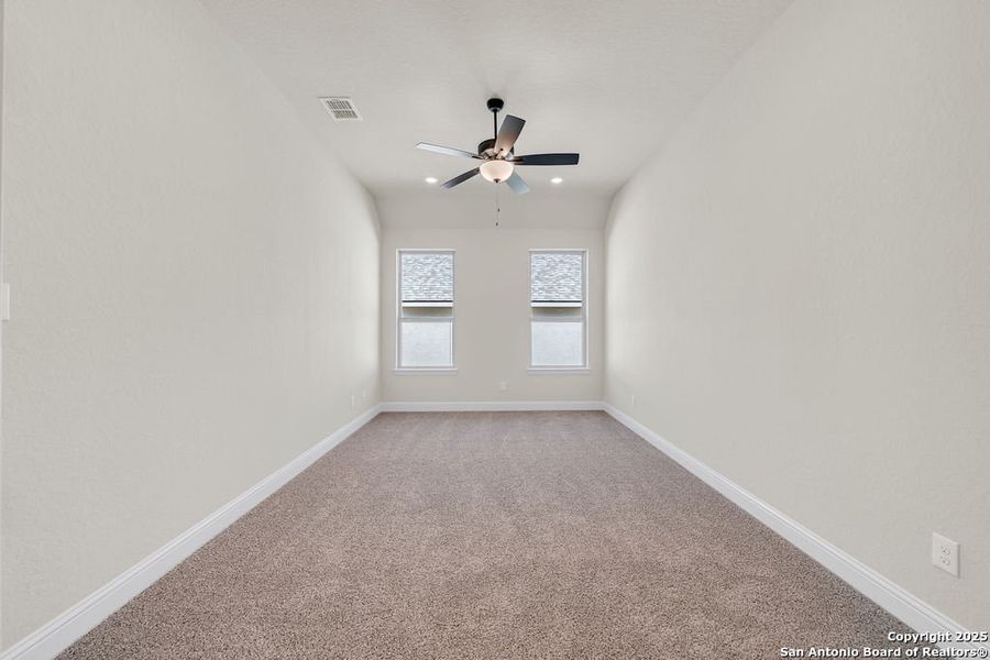 Spacious, unfurnished interior of a new home in Elkhorn Ridge, Fair Oaks Ranch (Image 17). Spacious, unfurnished interior of a new home in Elkhorn Ridge, Fair Oaks Ranch (Image 17).